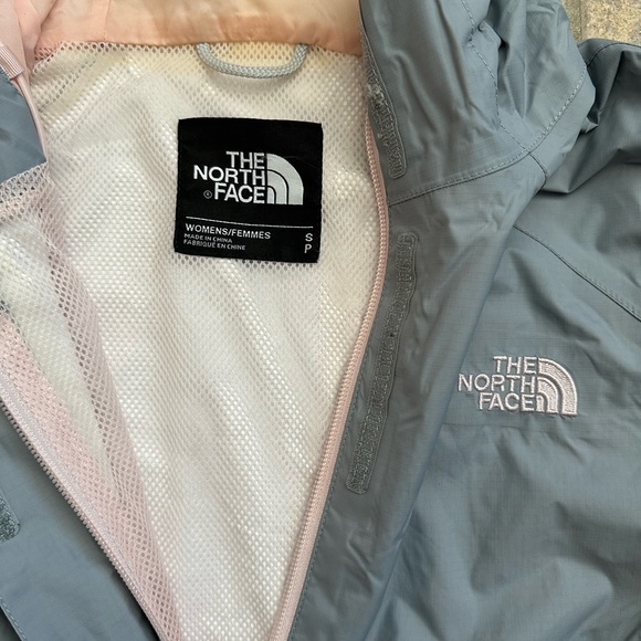 grey and light pink north face lightweight windbreaker with hood, size small - Picture 8 of 8